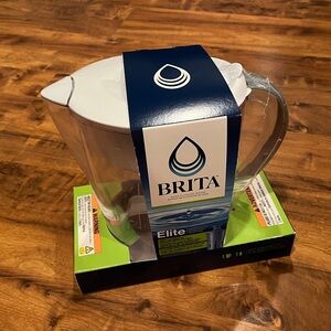 Brita Elite (Water Filtration) 10-Cup Capacity Pitcher + Elite Brita Filter